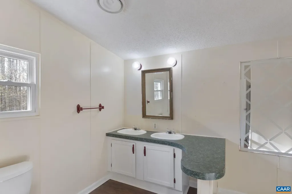 11527 Constitution Route S Scottsville VA 24590