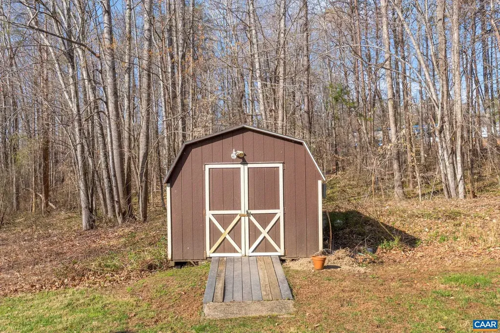 11527 Constitution Route S Scottsville VA 24590