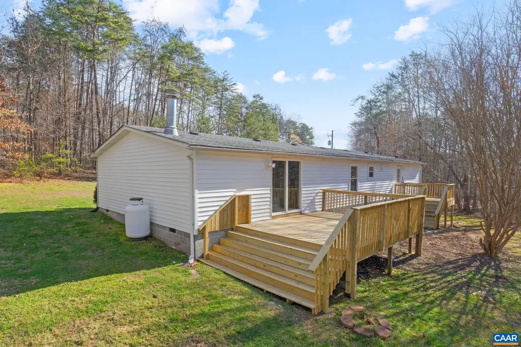 11527 Constitution Route S Scottsville VA 24590