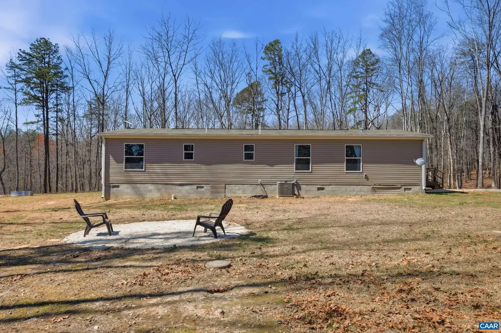 215 Bunnys Trail Louisa VA 23093