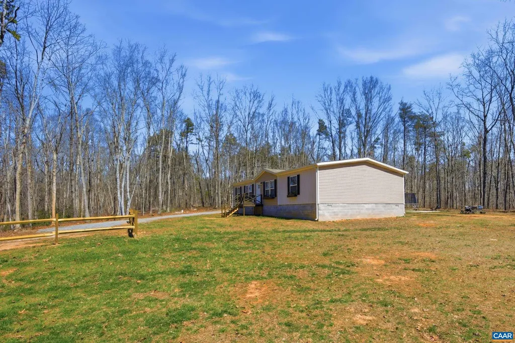 215 Bunnys Trail Louisa VA 23093