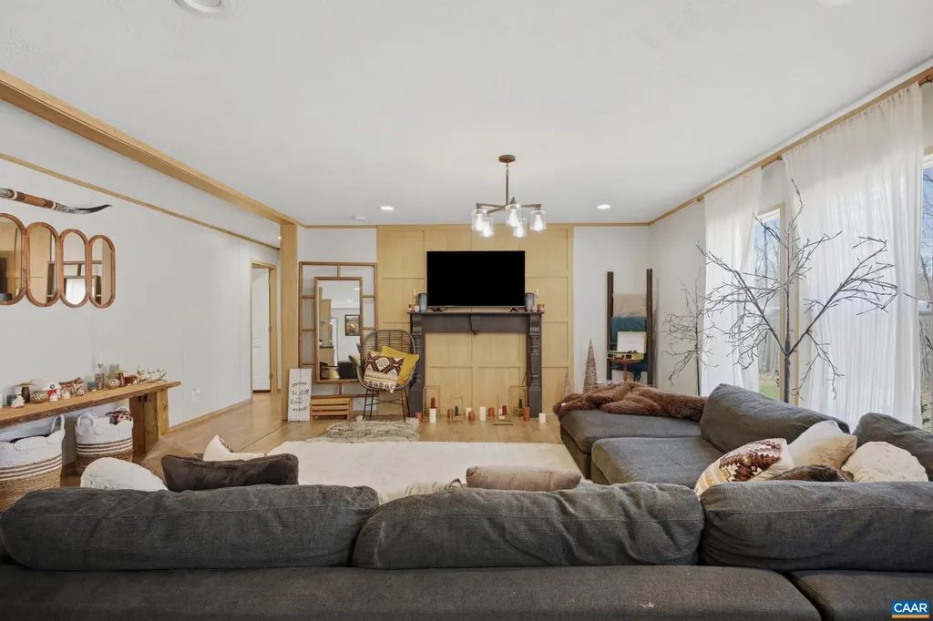 215 Bunnys Trail Louisa VA 23093