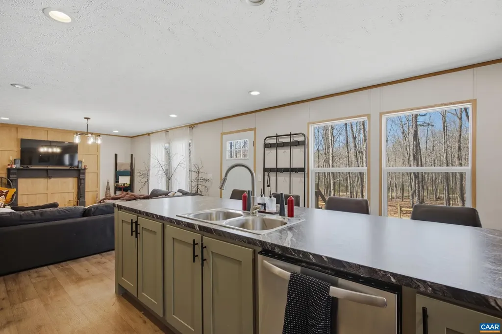215 Bunnys Trail Louisa VA 23093