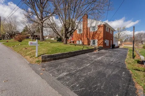 207 Burnley Drive Staunton VA 24401