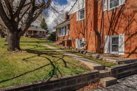 207 Burnley Drive Staunton VA 24401