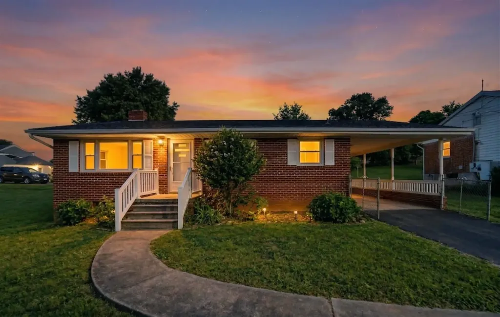208 George Street Staunton VA 24401
