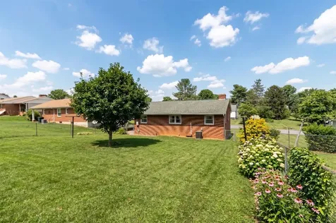 208 George Street Staunton VA 24401
