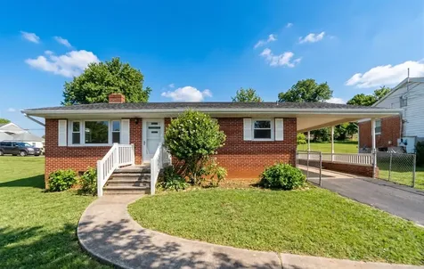 208 George Street Staunton VA 24401
