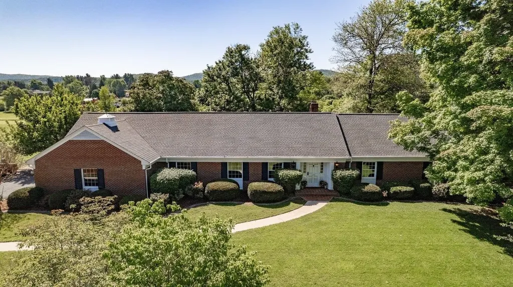 1270 Nova Drive Waynesboro VA 22980