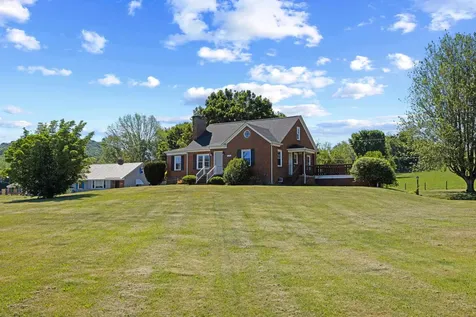 3246 Churchville Avenue Staunton VA 24401