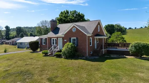 3246 Churchville Avenue Staunton VA 24401