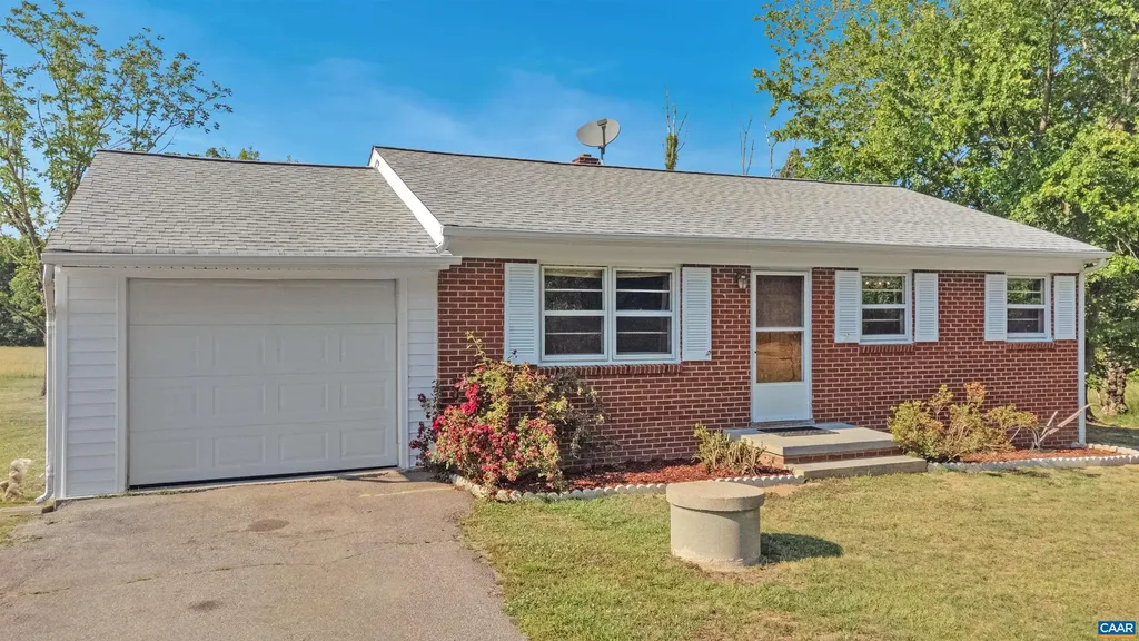 712 Fredericks Hall Road Bumpass VA 23024