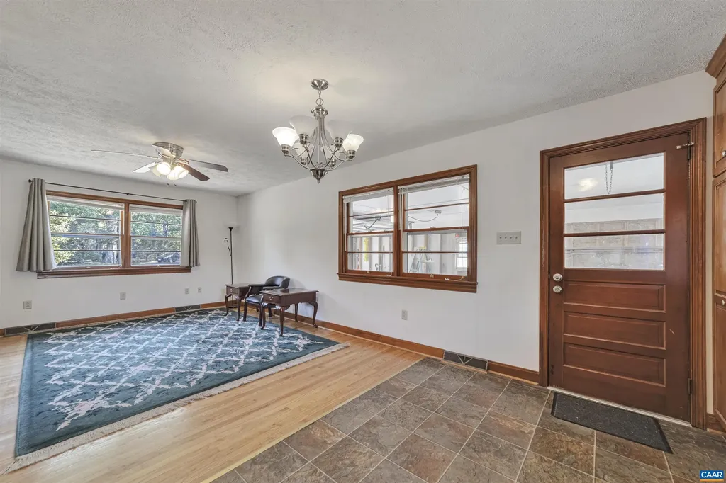 712 Fredericks Hall Road Bumpass VA 23024