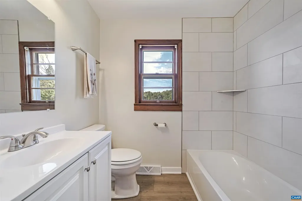 712 Fredericks Hall Road Bumpass VA 23024