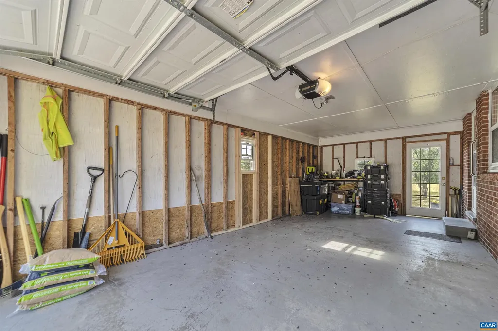 712 Fredericks Hall Road Bumpass VA 23024