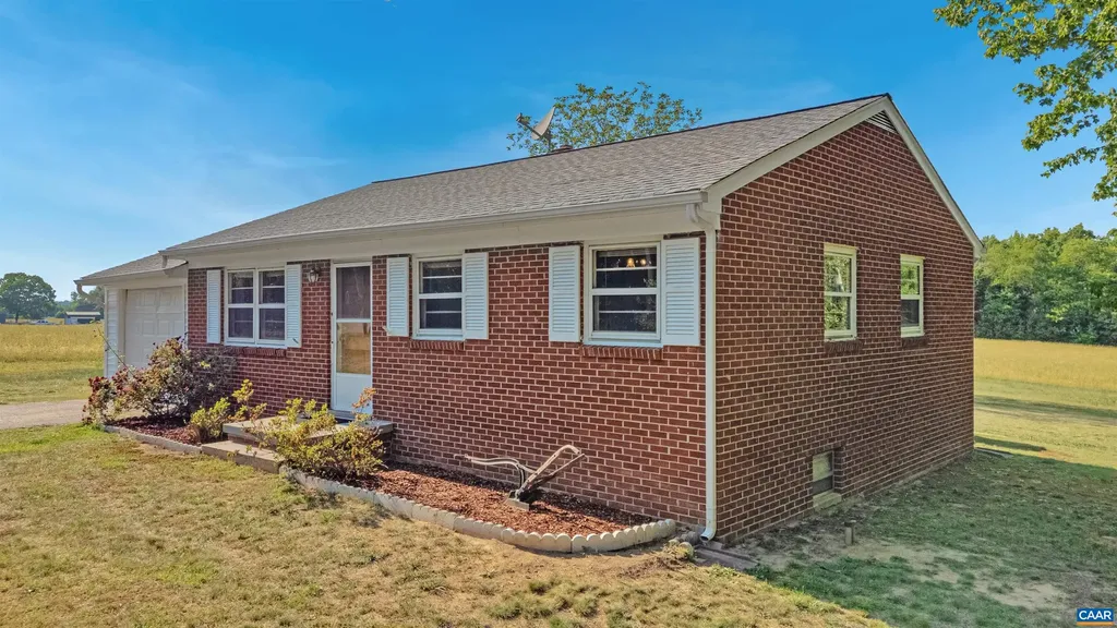 712 Fredericks Hall Road Bumpass VA 23024
