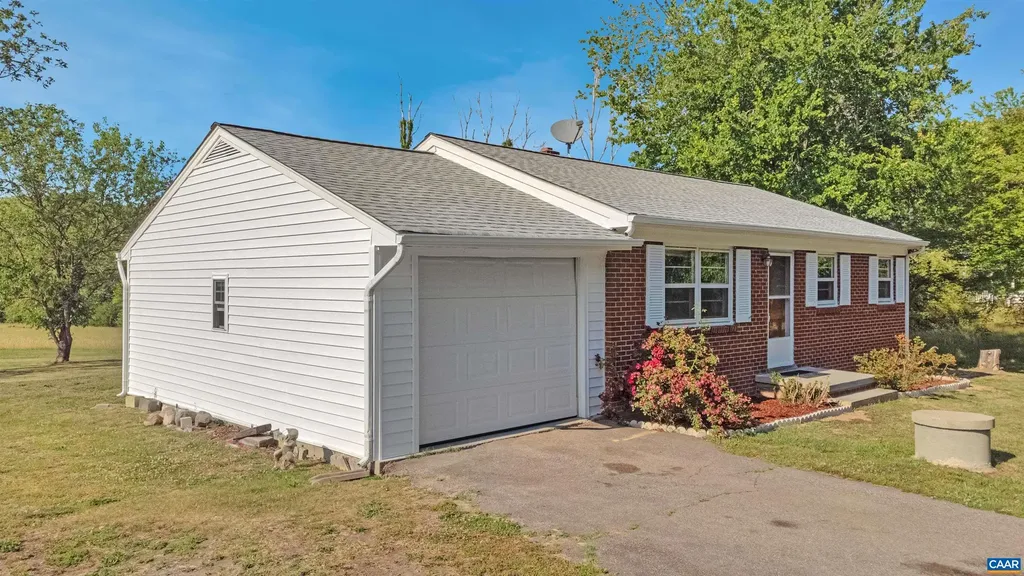 712 Fredericks Hall Road Bumpass VA 23024