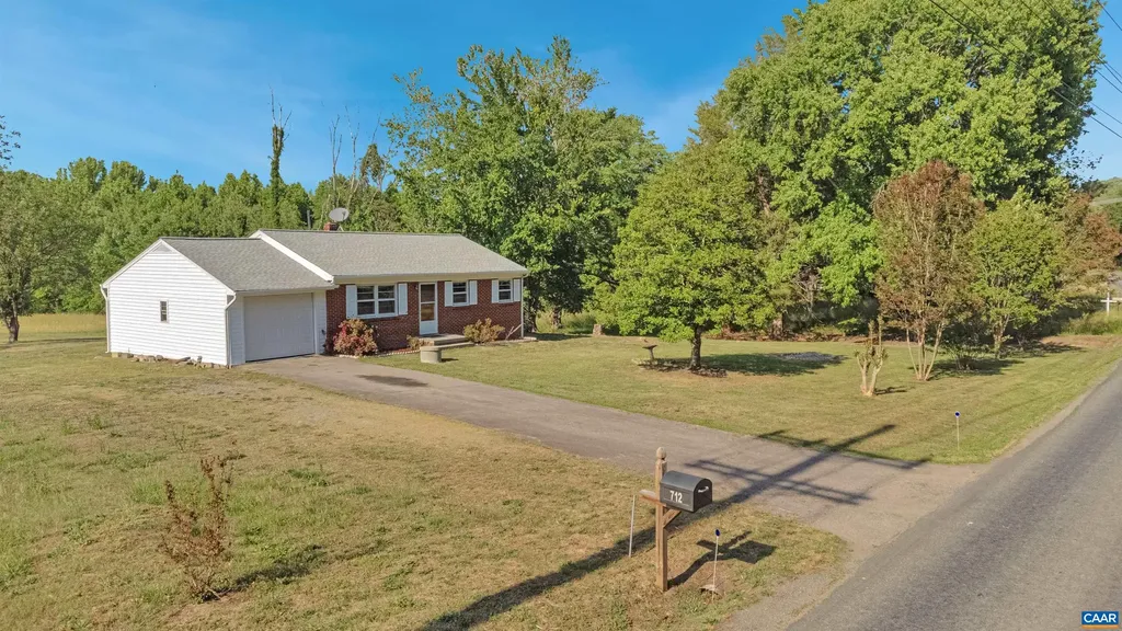 712 Fredericks Hall Road Bumpass VA 23024