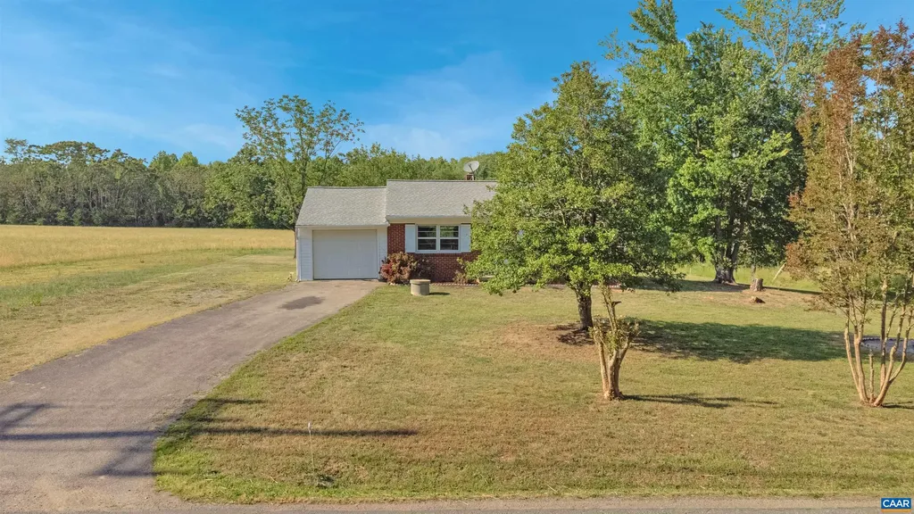 712 Fredericks Hall Road Bumpass VA 23024