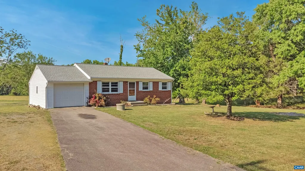 712 Fredericks Hall Road Bumpass VA 23024