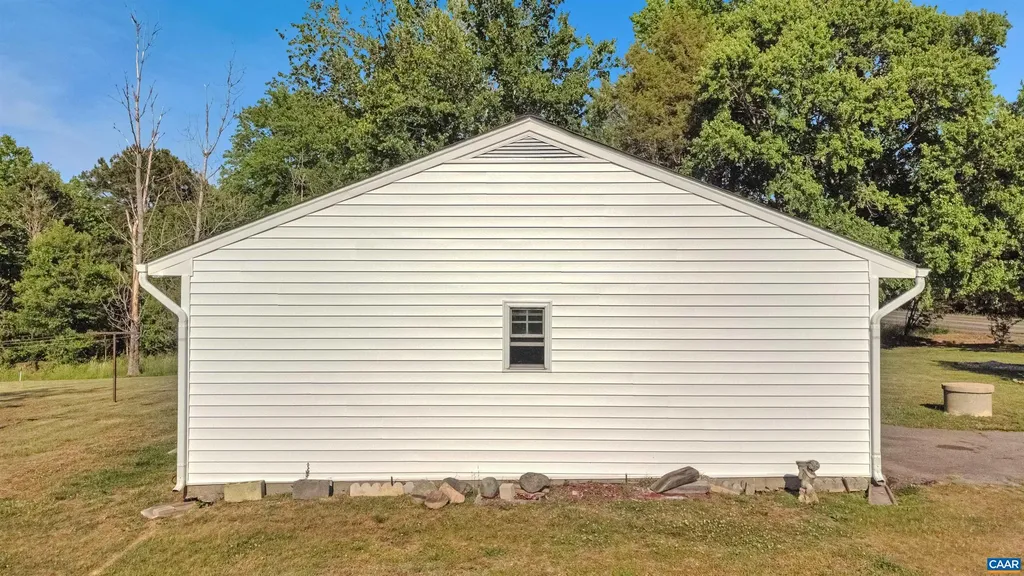 712 Fredericks Hall Road Bumpass VA 23024