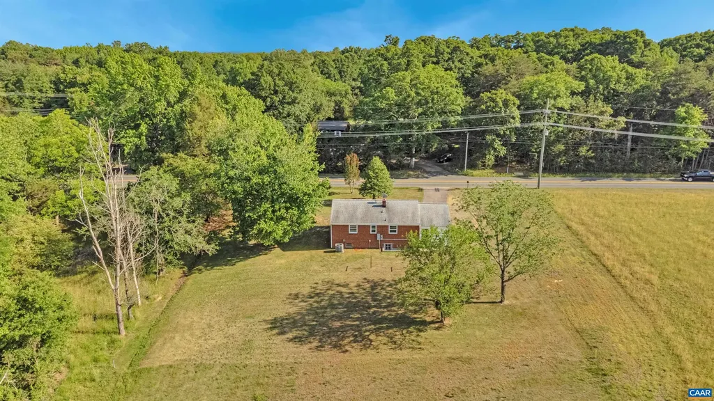 712 Fredericks Hall Road Bumpass VA 23024