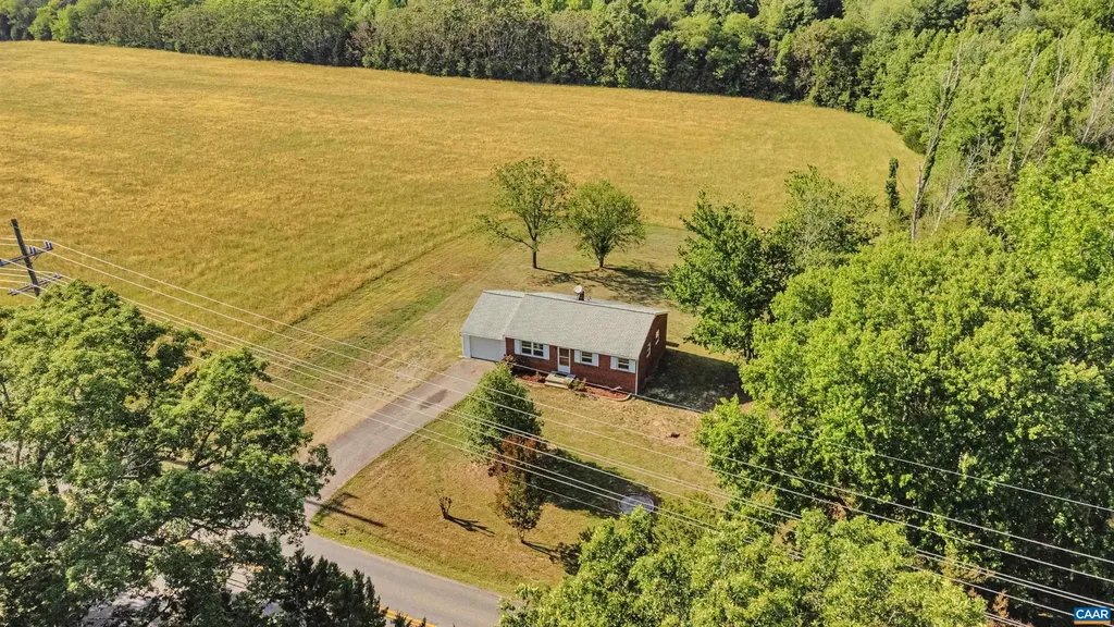 712 Fredericks Hall Road Bumpass VA 23024