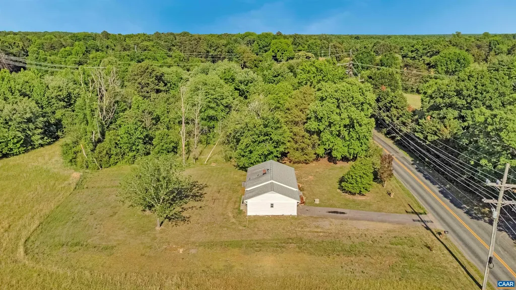 712 Fredericks Hall Road Bumpass VA 23024