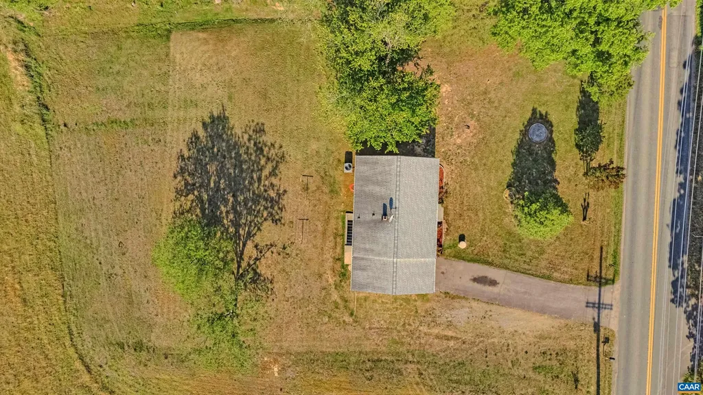 712 Fredericks Hall Road Bumpass VA 23024