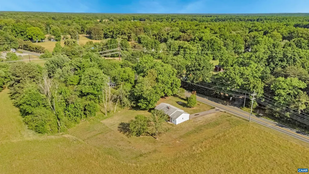 712 Fredericks Hall Road Bumpass VA 23024