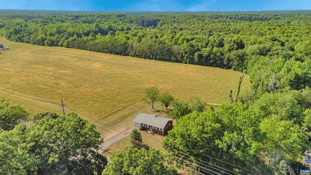 712 Fredericks Hall Road Bumpass VA 23024