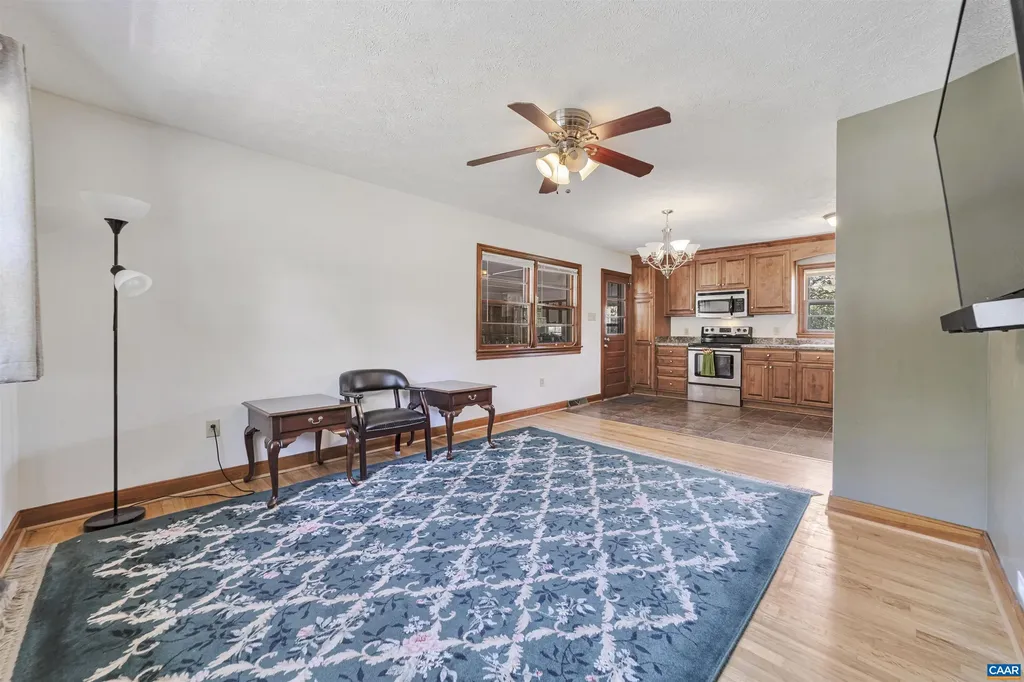 712 Fredericks Hall Road Bumpass VA 23024