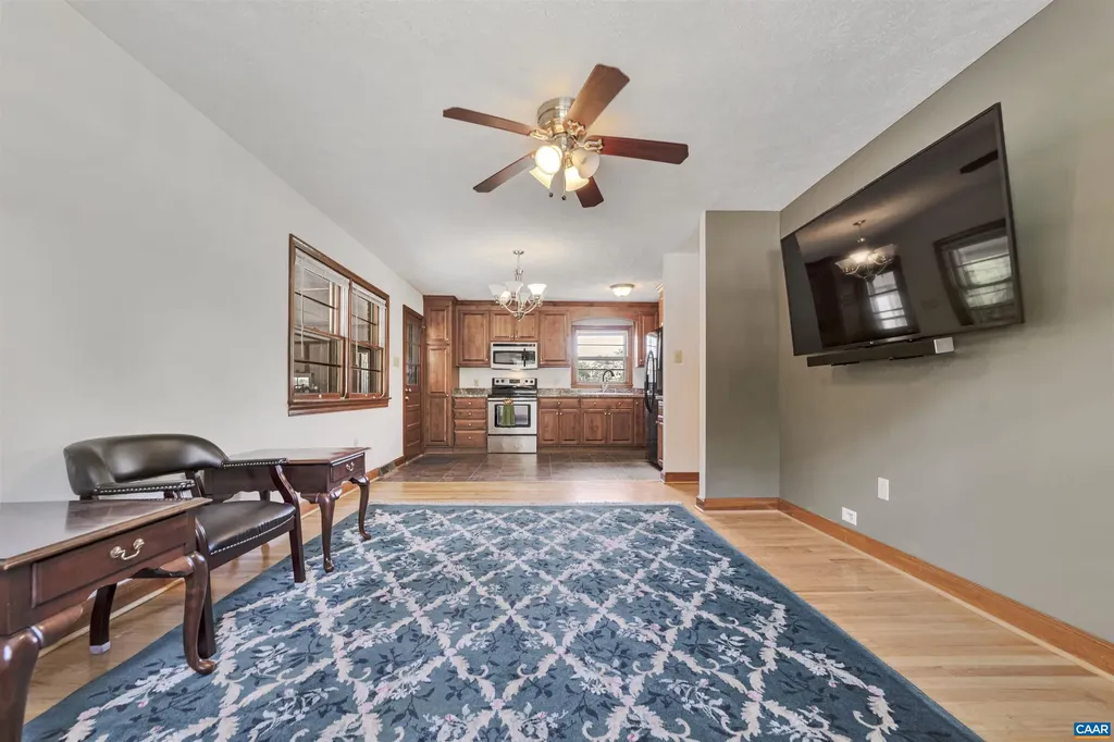 712 Fredericks Hall Road Bumpass VA 23024