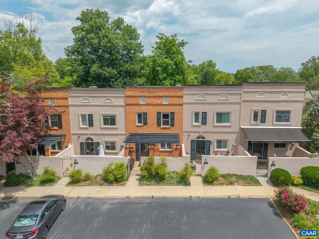 1638 Garden Court Charlottesville VA 22901