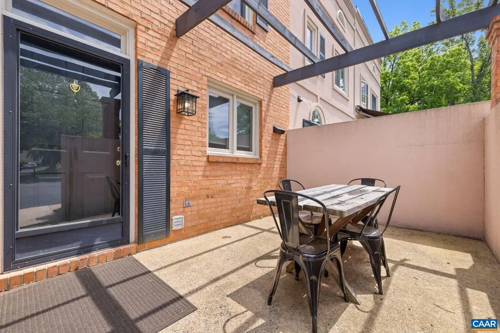 1638 Garden Court Charlottesville VA 22901