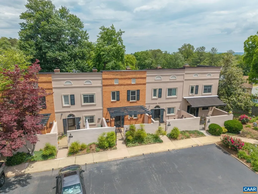 1638 Garden Court Charlottesville VA 22901