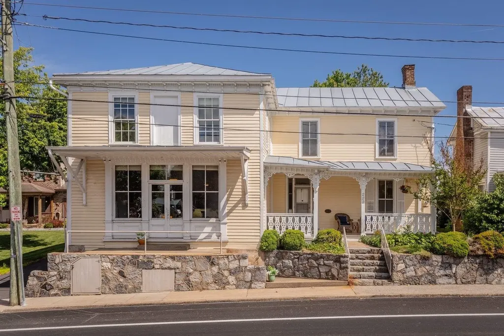 222 Main Street N Mount Crawford VA 22841