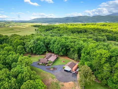 30 Scenic View Drive Swoope VA 24479