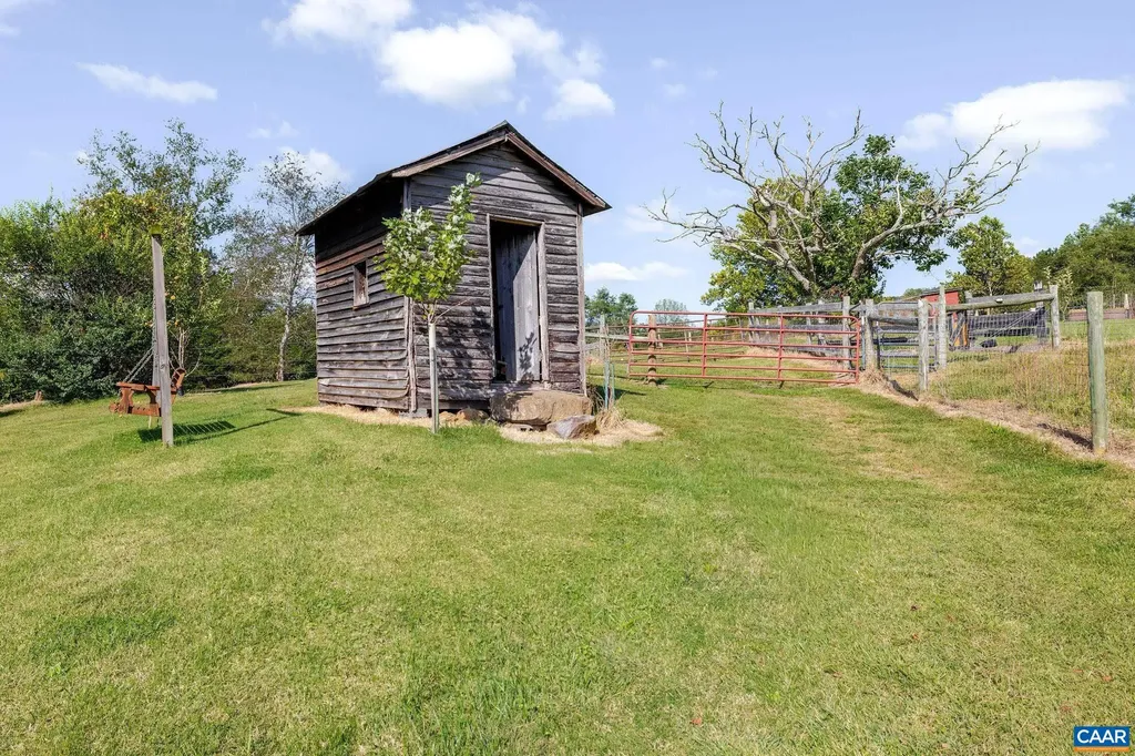 2044 & 2046 Simmons Gap Road Dyke VA 22935