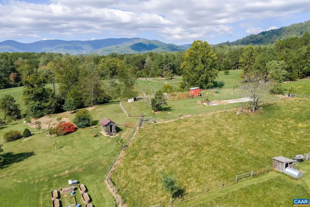 2044 & 2046 Simmons Gap Road Dyke VA 22935
