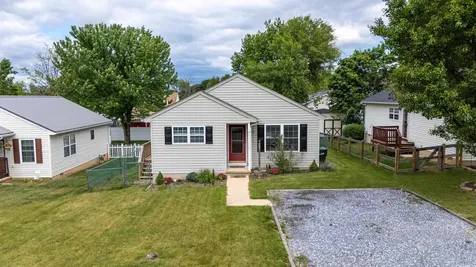 1005 D Street Waynesboro VA 22980