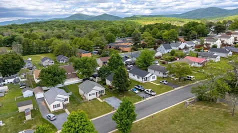 1005 D Street Waynesboro VA 22980