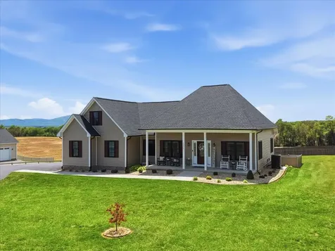 1003 Ladd Road Waynesboro VA 22980