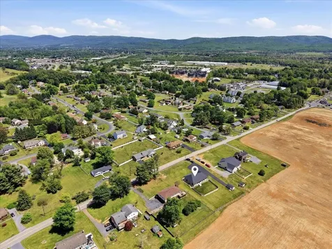 1003 Ladd Road Waynesboro VA 22980