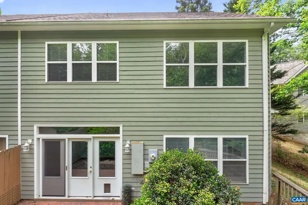 1270 Chatham Ridge Charlottesville VA 22901