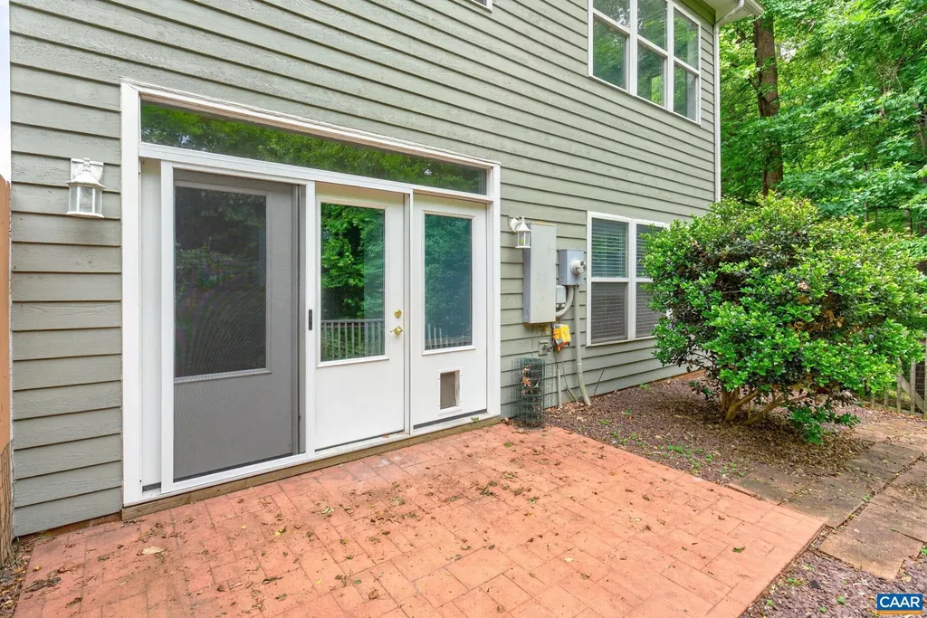 1270 Chatham Ridge Charlottesville VA 22901