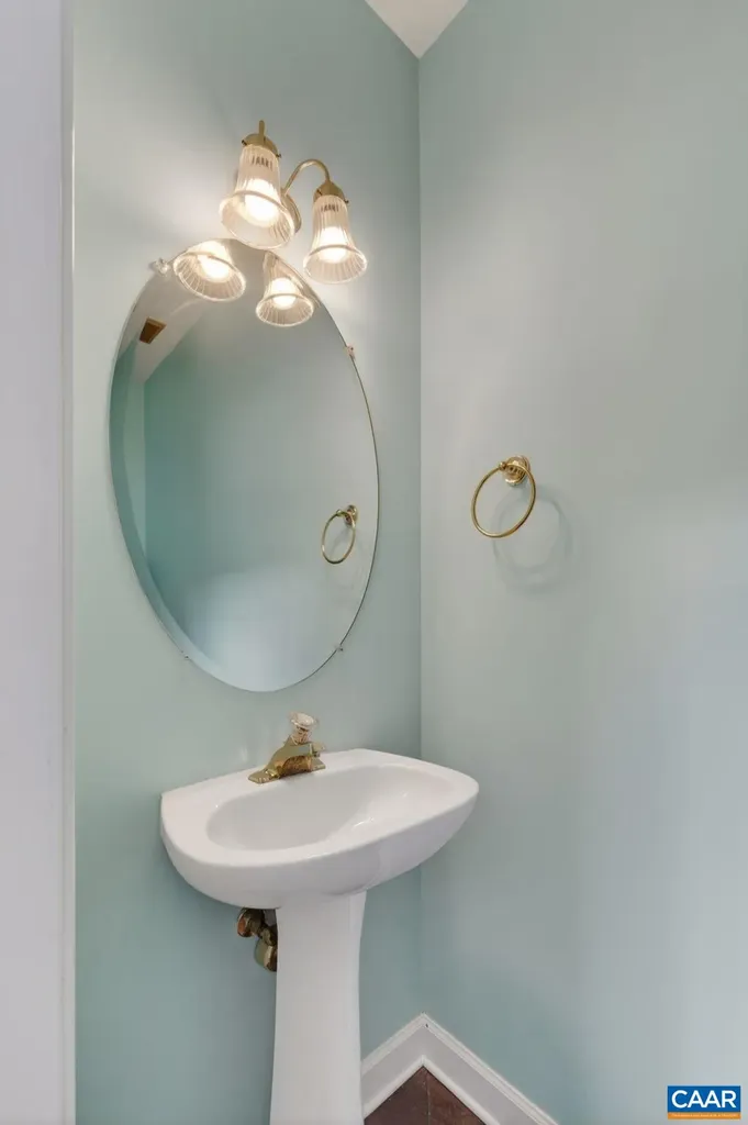 1270 Chatham Ridge Charlottesville VA 22901