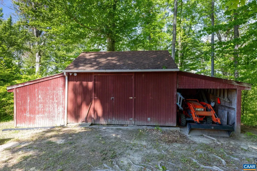 4739 Old Mountain Road E Louisa VA 23093