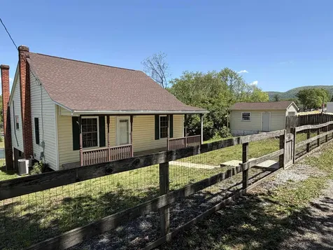 845 3rd Street Waynesboro VA 22980