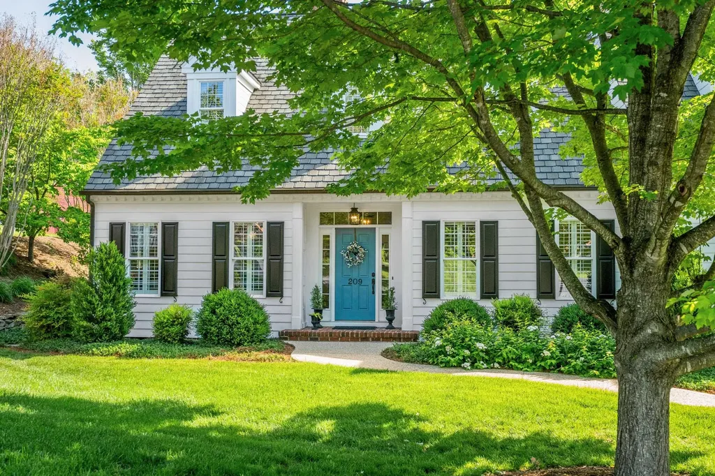 209 Kings Square Staunton VA 24401